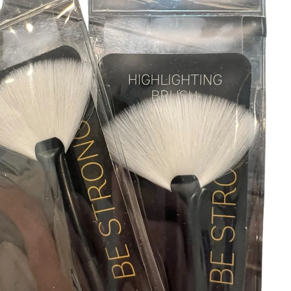 Beauty Essentials Makeup Brush 2 Pc Highlighting Brush‎ Black White NEW